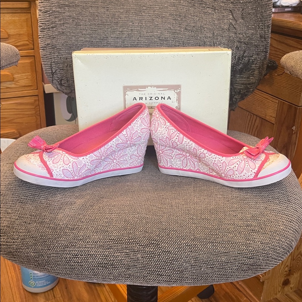 Arizona Pink and White Patterned Flower wedges